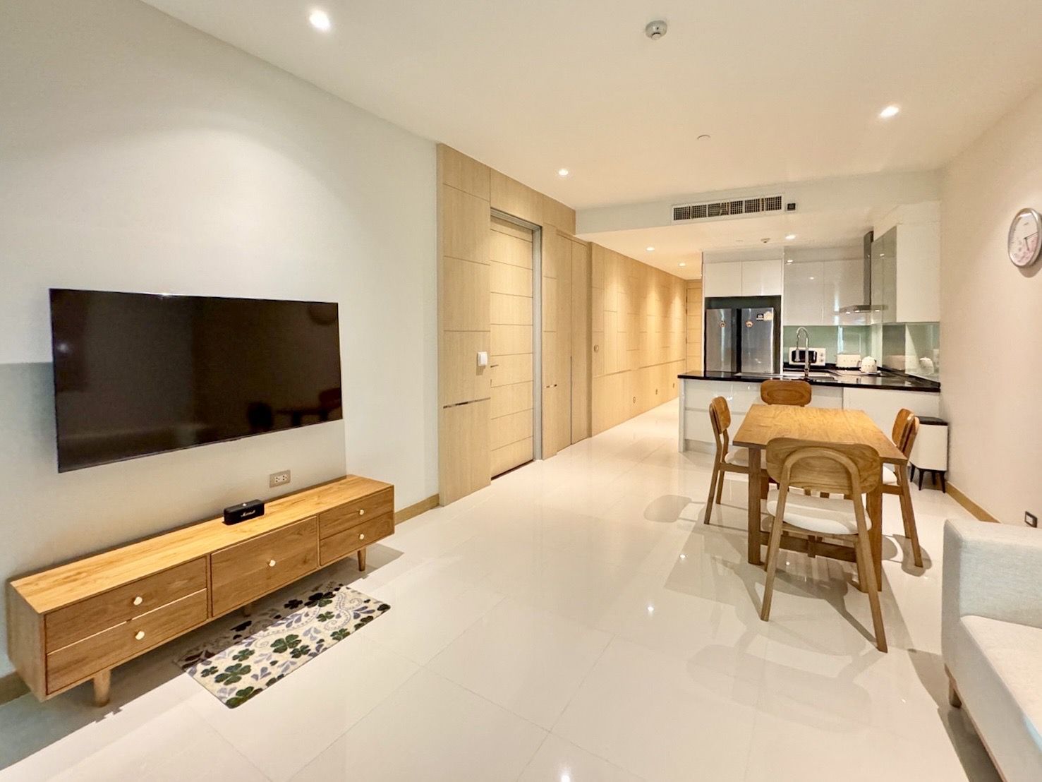 Celine Wongamat – A luxury beachfront condo in the best location, featuring a rooftop infinity pool with stunning Pattaya views. 0% interest for 4 yea - photo 2