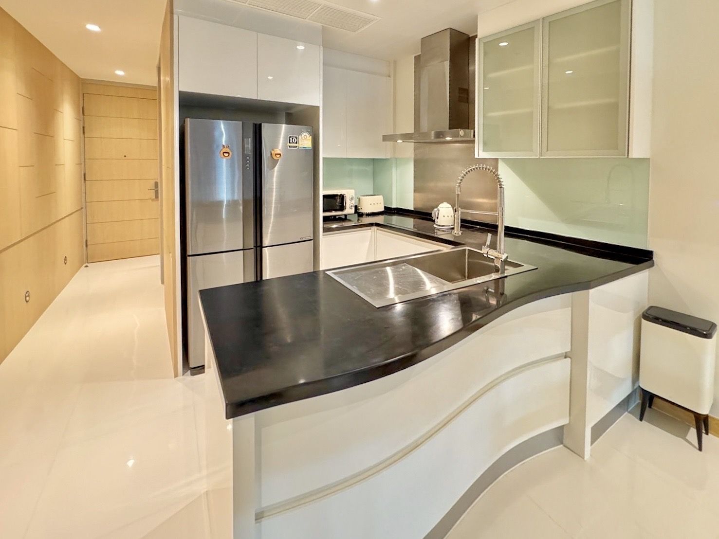 Celine Wongamat – A luxury beachfront condo in the best location, featuring a rooftop infinity pool with stunning Pattaya views. 0% interest for 4 yea - photo 3