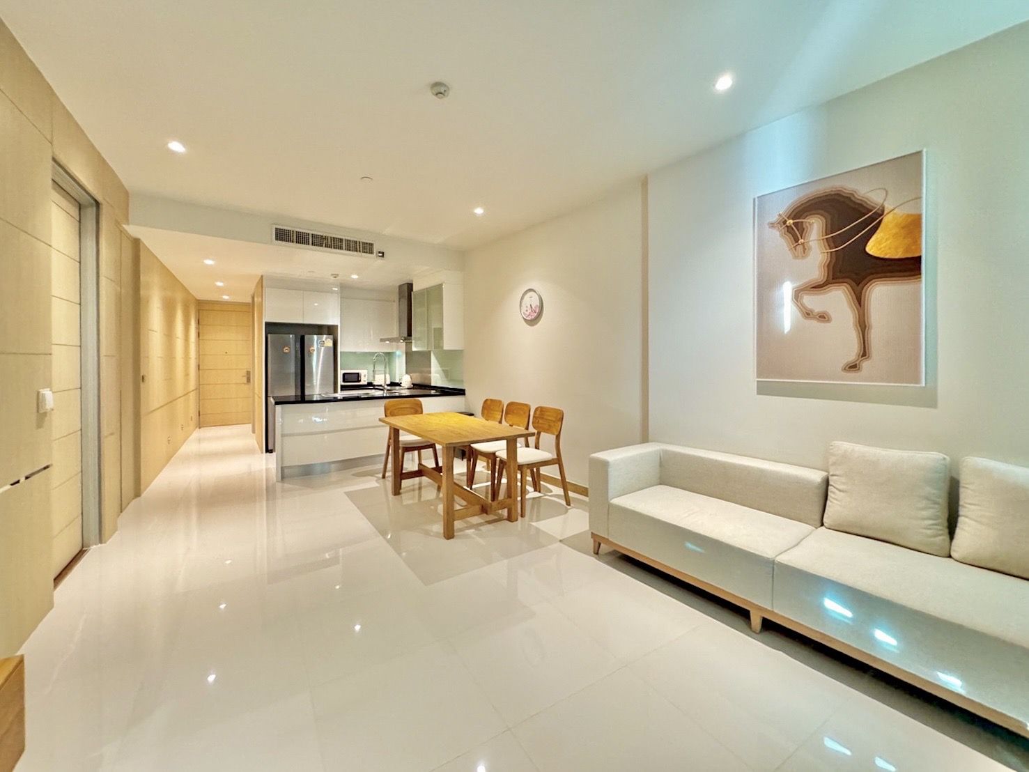 Celine Wongamat – A luxury beachfront condo in the best location, featuring a rooftop infinity pool with stunning Pattaya views. 0% interest for 4 yea - photo 4