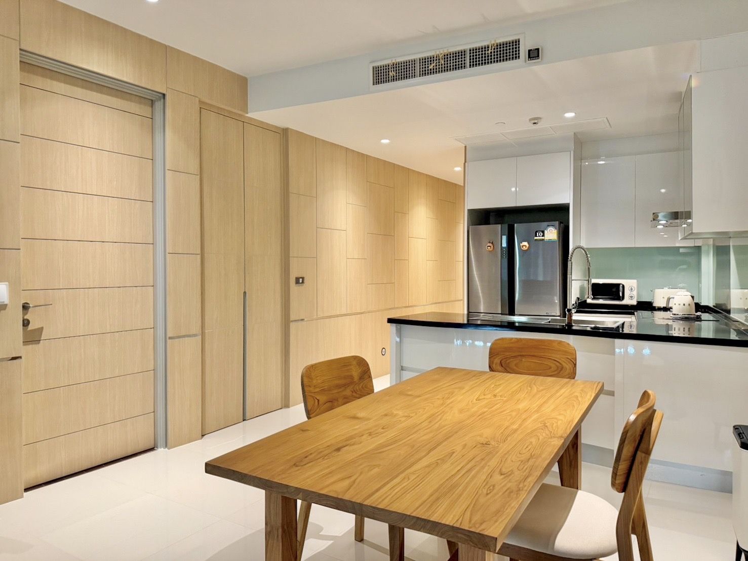 Celine Wongamat – A luxury beachfront condo in the best location, featuring a rooftop infinity pool with stunning Pattaya views. 0% interest for 4 yea - photo 5