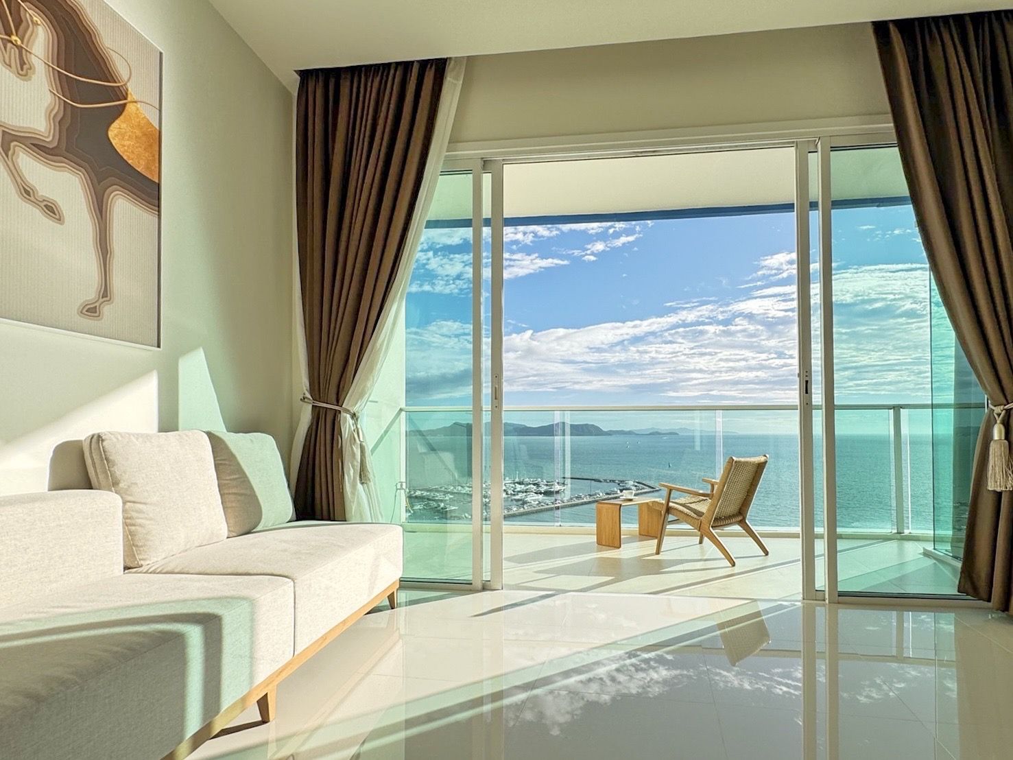 Celine Wongamat – A luxury beachfront condo in the best location, featuring a rooftop infinity pool with stunning Pattaya views. 0% interest for 4 yea - photo 6