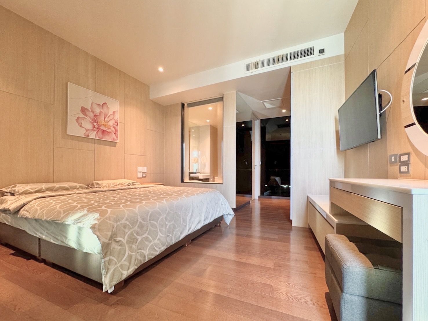 Celine Wongamat – A luxury beachfront condo in the best location, featuring a rooftop infinity pool with stunning Pattaya views. 0% interest for 4 yea - photo 7