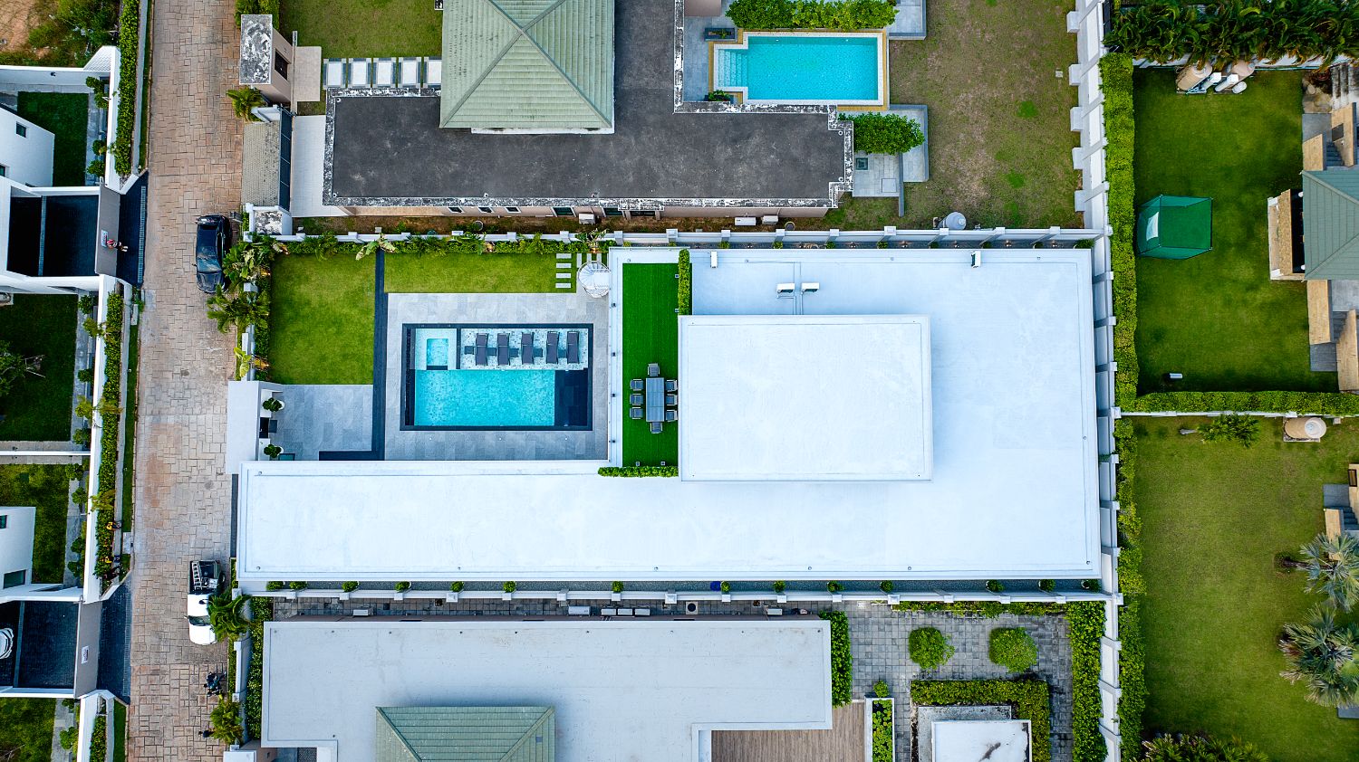 INPAN Pool Villa Pattaya — Luxurious modern European-style pool villa in a prime location in the EEC near Sukhumvit, featuring a private pool. - photo 5