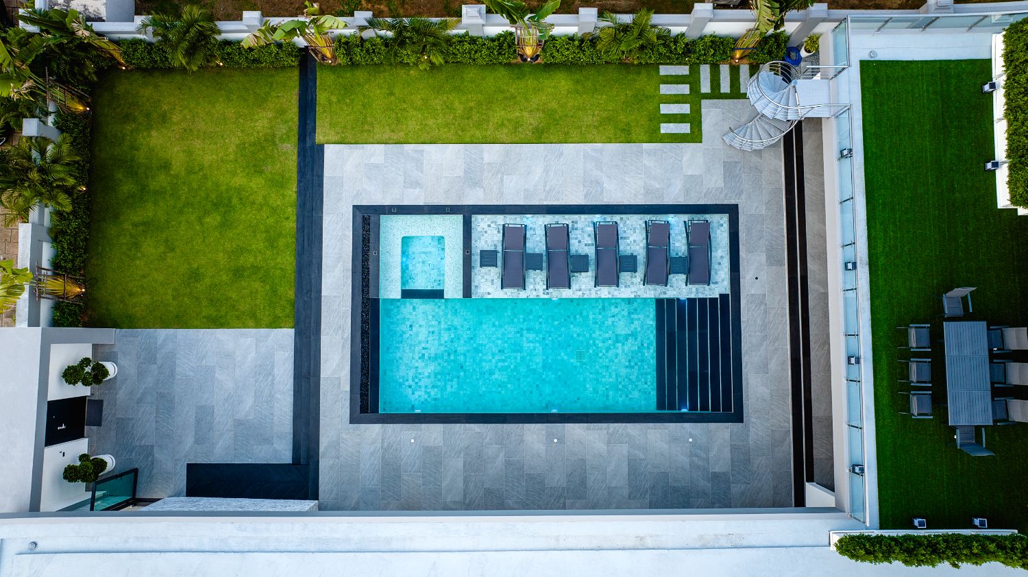 INPAN Pool Villa Pattaya — Luxurious modern European-style pool villa in a prime location in the EEC near Sukhumvit, featuring a private pool. - photo 6