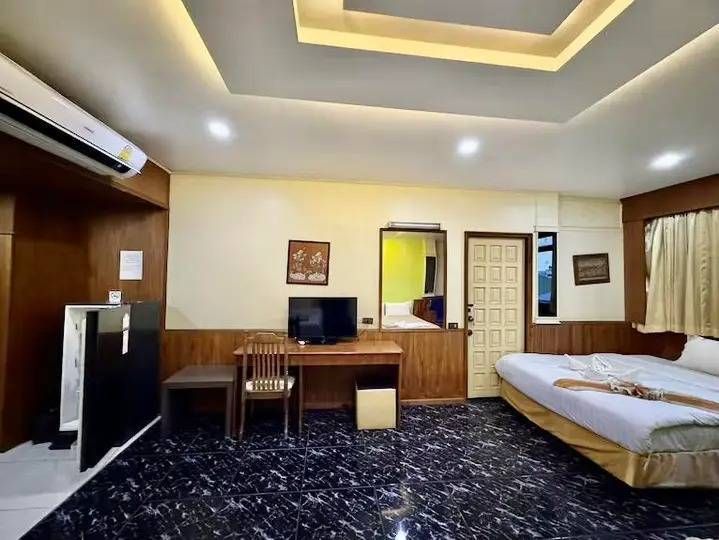 Dusit Grand Park 2 Pattaya Condo for Sale, 1st Floor, City View, Large 61 sq.m., Only 4.9 million baht! - photo 5