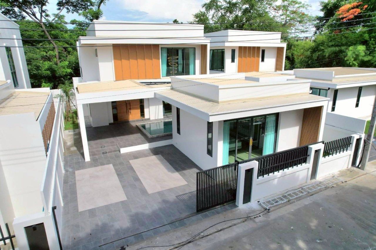 𝐂𝐇𝐀𝐑𝐈𝐍 Luxury villas with private pools, experience a new definition of living in the heart of the city. - photo 1