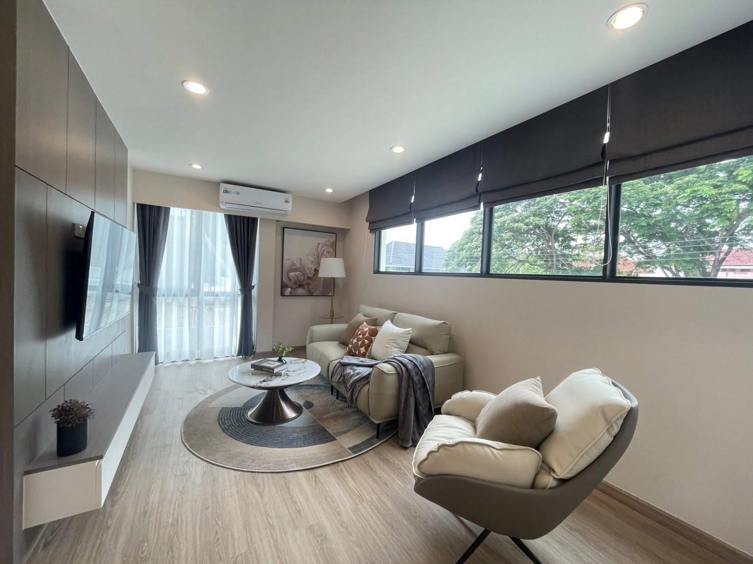 𝐂𝐇𝐀𝐑𝐈𝐍 Luxury villas with private pools, experience a new definition of living in the heart of the city. - photo 4