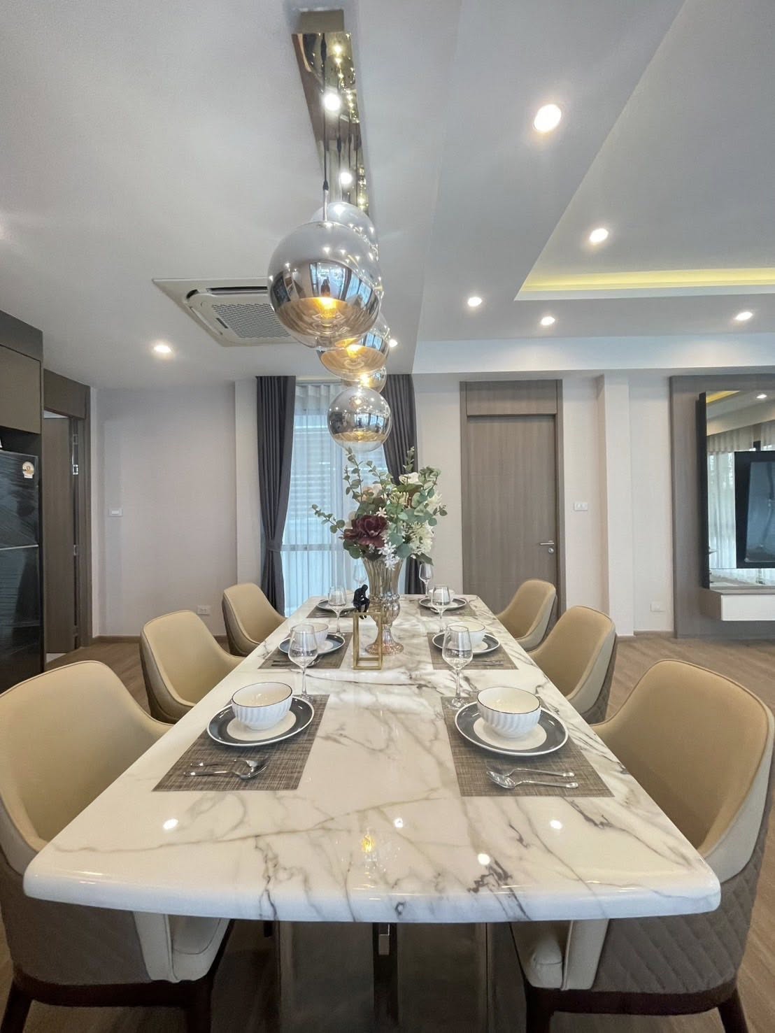 𝐂𝐇𝐀𝐑𝐈𝐍 Luxury villas with private pools, experience a new definition of living in the heart of the city. - photo 6