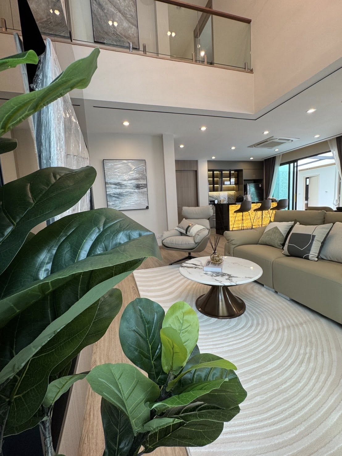 𝐂𝐇𝐀𝐑𝐈𝐍 Luxury villas with private pools, experience a new definition of living in the heart of the city. - photo 7