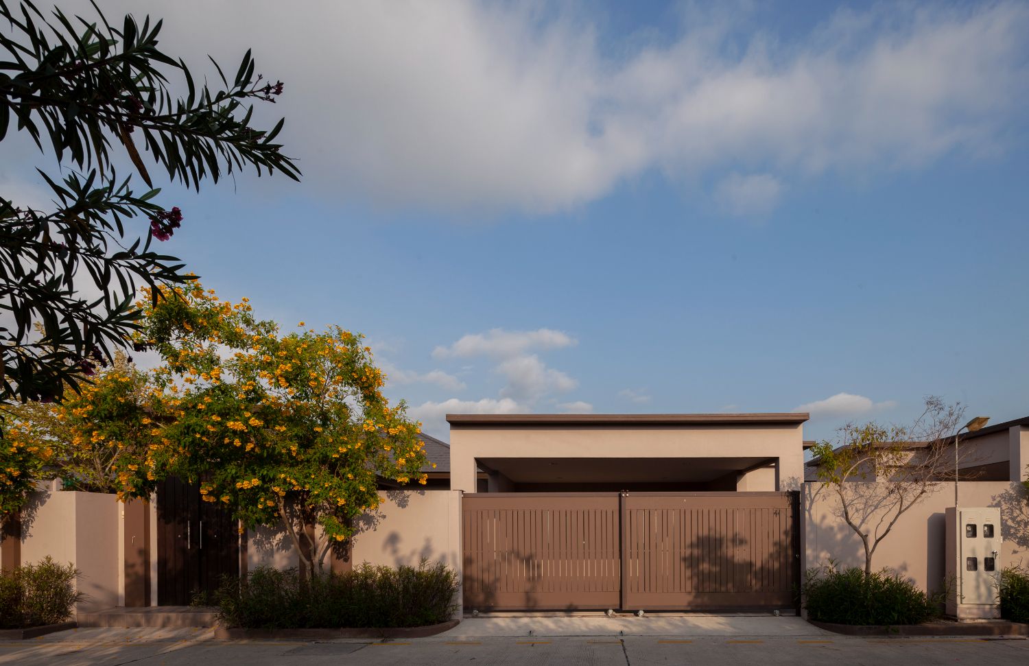 Zensiri Townhome Tung Klom-Ta Man near Thara Phatthana International School - photo 2