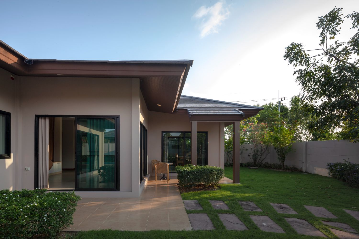 Zensiri Townhome Tung Klom-Ta Man near Thara Phatthana International School - photo 3