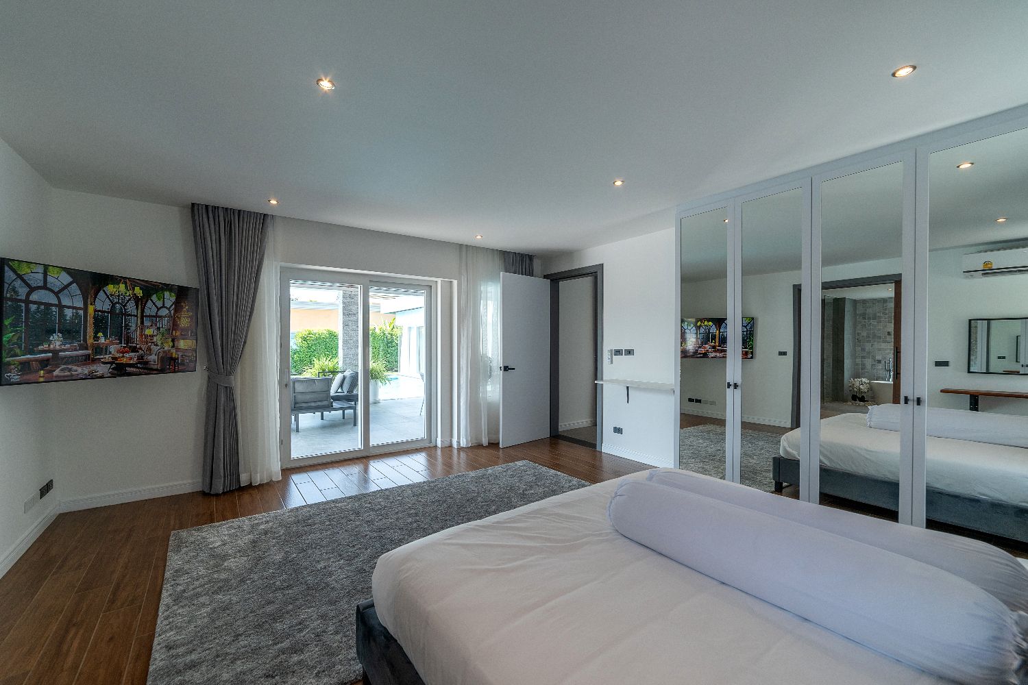 Land For sale ratumnak Soi Alley 1 pattaya for building a condomnium of up to 8 storeys, boutique hotel, or one or several large luxury houses. - photo 8