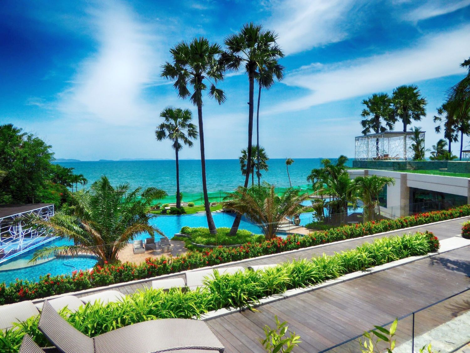 Condo for sale at The Palm Wongamat Beach, Pattaya. Foreigner quota. Sea view rooms starting at just 4.28 million baht.