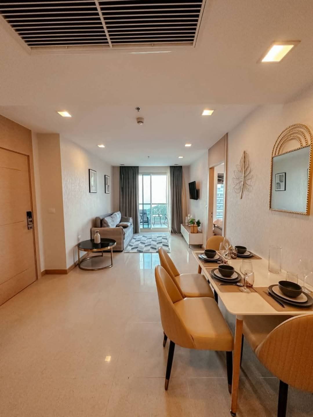 Condo for sale at The Palm Wongamat Beach, Pattaya. Foreigner quota. Sea view rooms starting at just 4.28 million baht. - photo 2