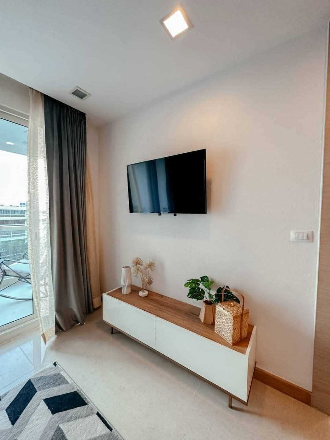 Condo for sale at The Palm Wongamat Beach, Pattaya. Foreigner quota. Sea view rooms starting at just 4.28 million baht. - photo 3