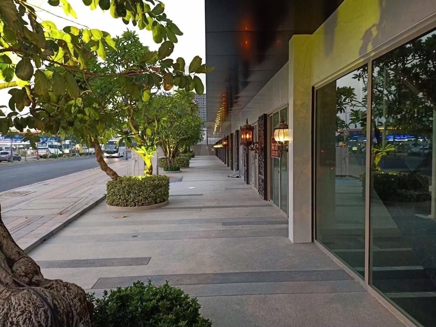 Shop for sale and rent last unit The Riviera jomtien good location near road opposit gas station - photo 21