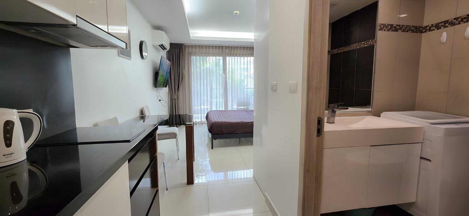 Pool view with fully furnished Water Park Condominium Pratumnak Pattaya Park - photo 5