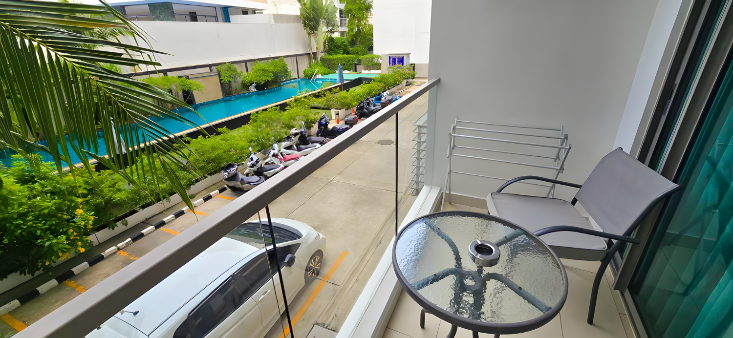 Pool view with fully furnished Water Park Condominium Pratumnak Pattaya Park - photo 9